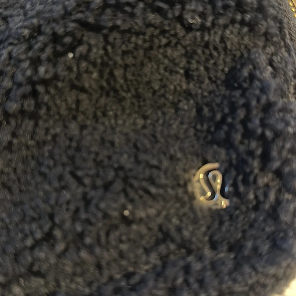 Lululemon Sherpa Belt Bag - Picture 2 of 6